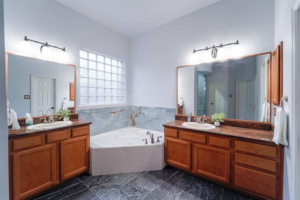 924 Brentwood Drive, Murphy, TX 75094 924 Brentwood Drive, Murphy, TX 75094