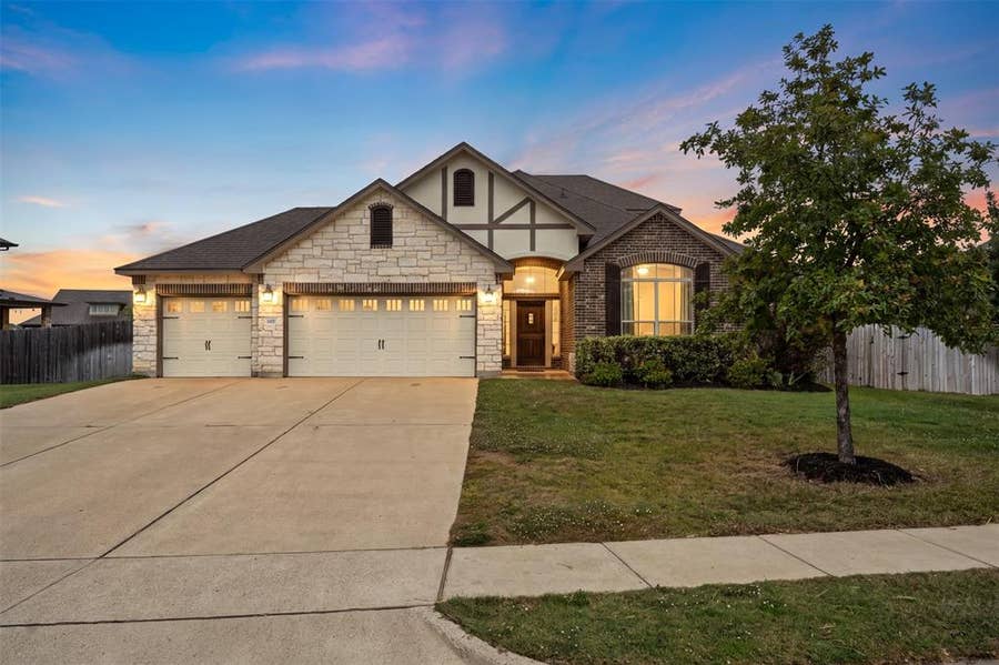 Property photo for 1117 Drummond Circle, Woodway, TX