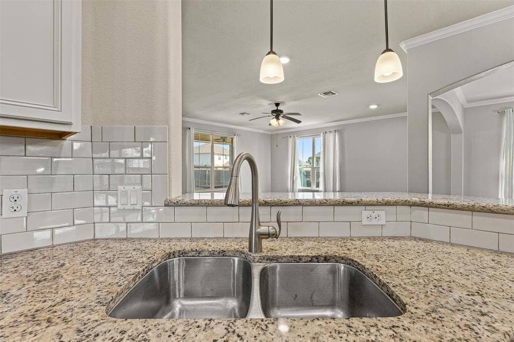 1117 Drummond Circle, Woodway, TX 76712