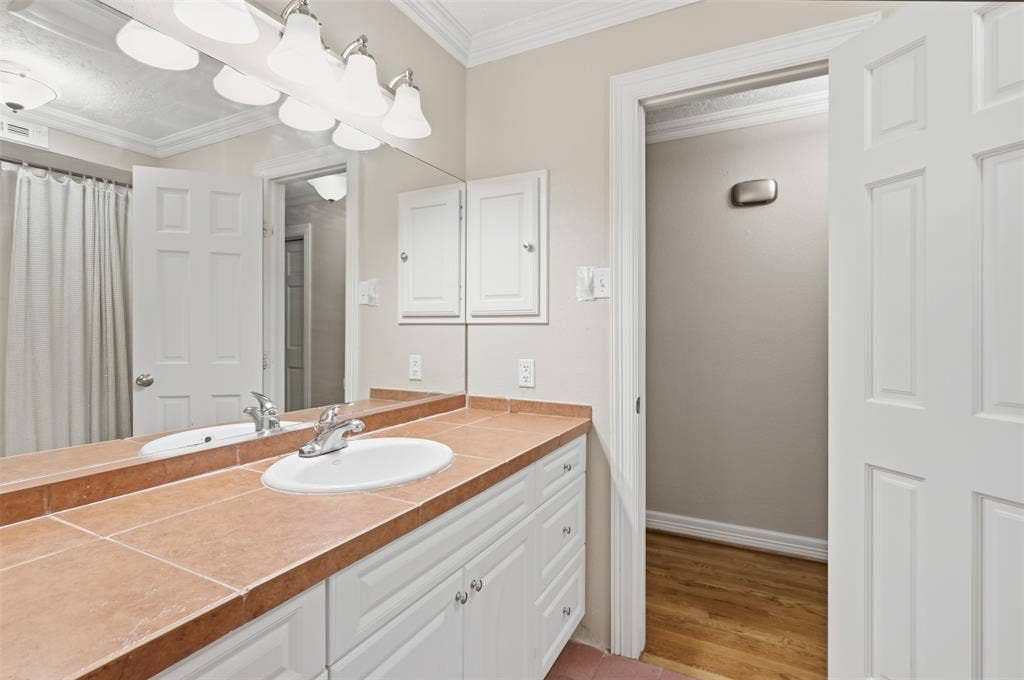 7806 Woodstone Lane, Dallas, TX 75248 7806 Woodstone Lane, Dallas, TX 75248
