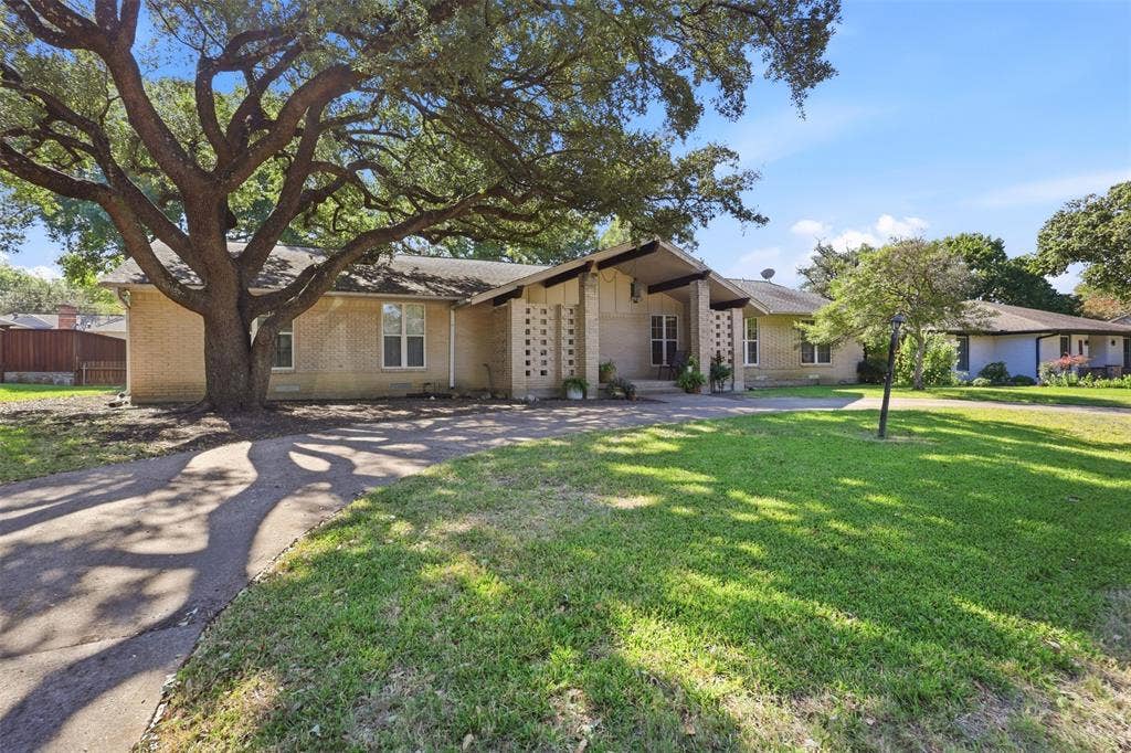 7806 Woodstone Lane, Dallas, TX 75248 7806 Woodstone Lane, Dallas, TX 75248