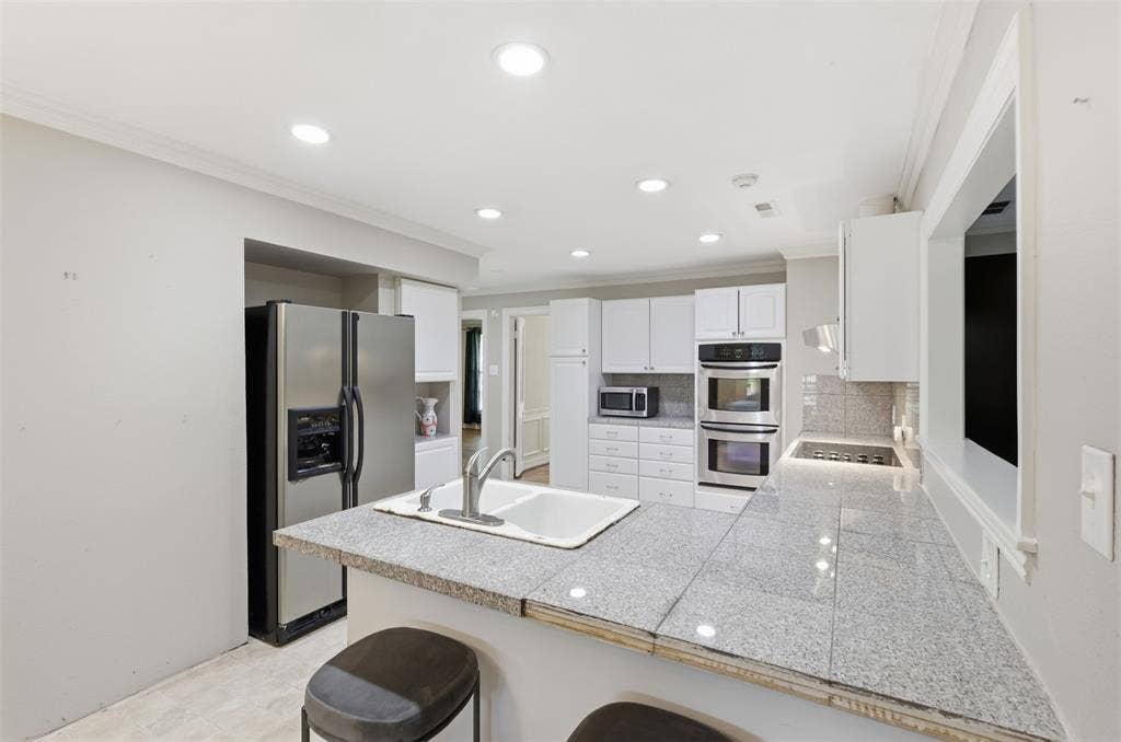 7806 Woodstone Lane, Dallas, TX 75248 7806 Woodstone Lane, Dallas, TX 75248