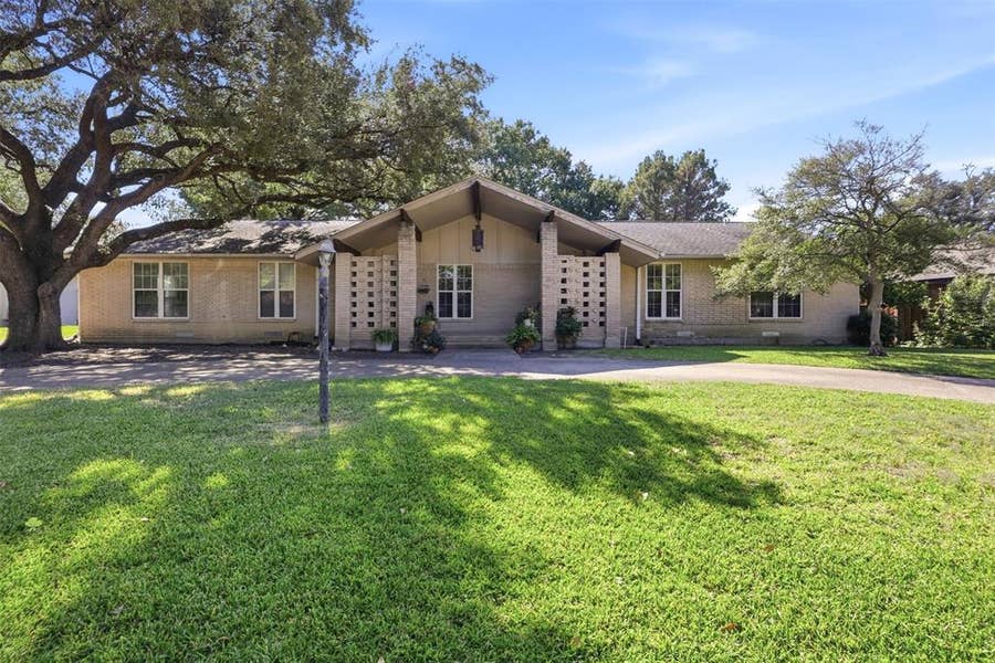 Property photo for 7806 Woodstone Lane, Dallas, TX