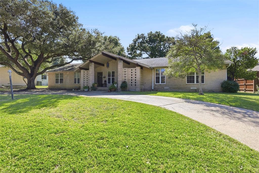 7806 Woodstone Lane, Dallas, TX 75248 7806 Woodstone Lane, Dallas, TX 75248
