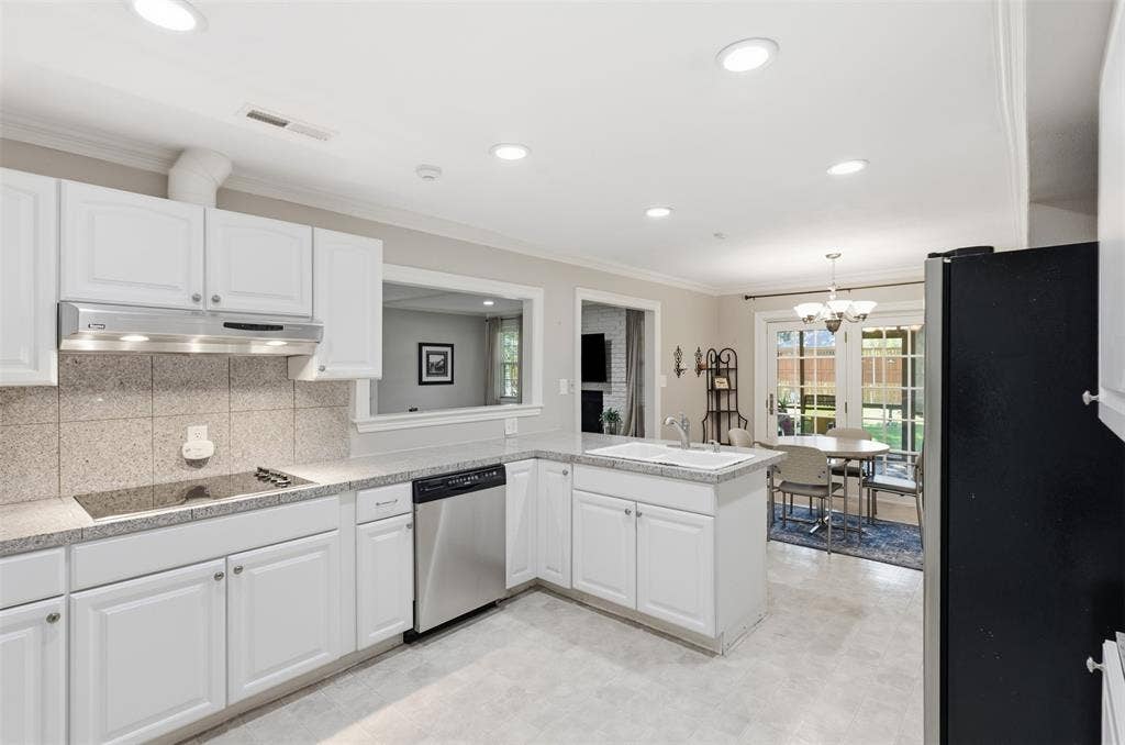 7806 Woodstone Lane, Dallas, TX 75248 7806 Woodstone Lane, Dallas, TX 75248