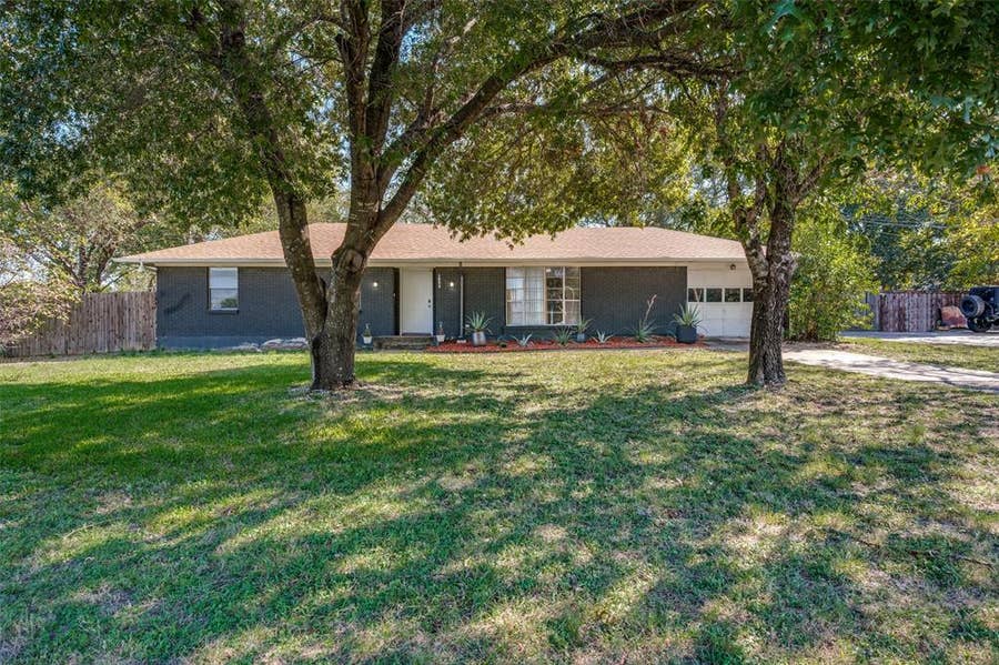 Property photo for 1822 Glenn Lane, Glenn Heights, TX