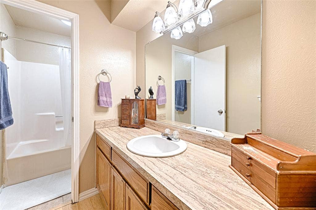 305 Tejas Drive, Glenn Heights, TX 75154 305 Tejas Drive, Glenn Heights, TX 75154