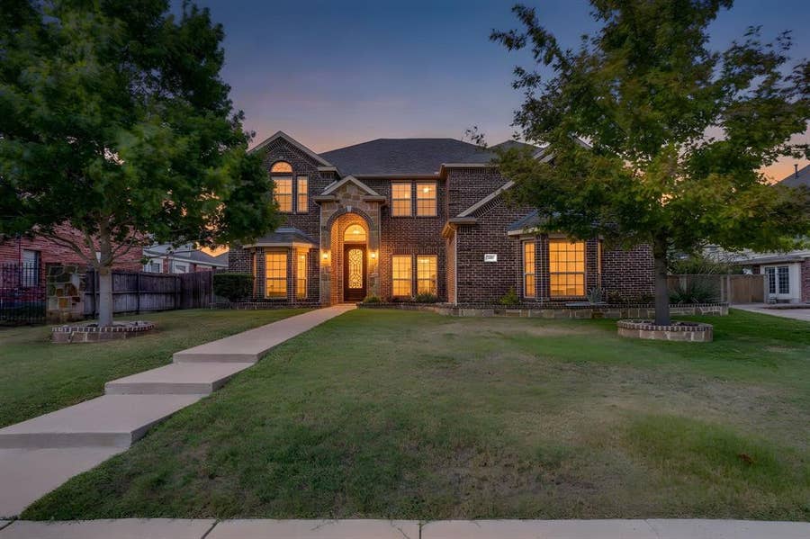 Property photo for 2605 Winding Creek Drive, Midlothian, TX