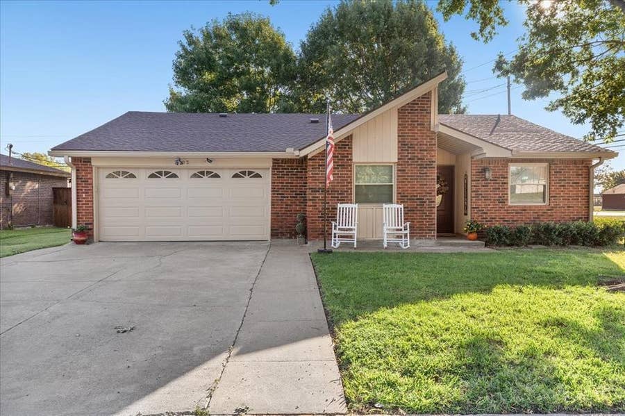 Property photo for 2702 Pebble Beach Drive, Lancaster, TX