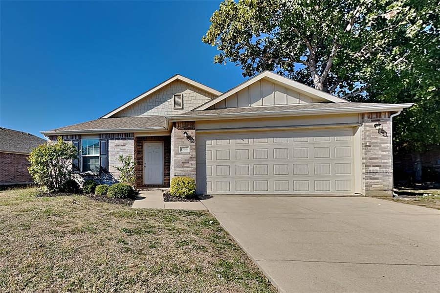 Property photo for 1700 Gayla Creek Drive, Little Elm, TX