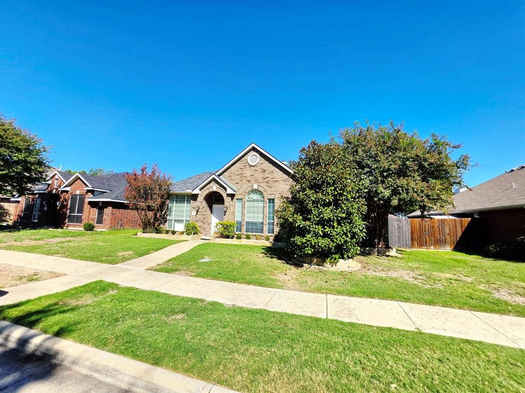 3205 Hamlett Lane, Garland, TX 75043