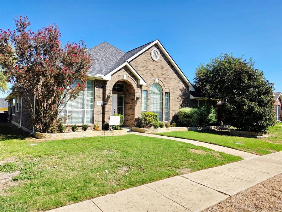 Property photo for 3205 Hamlett Lane, Garland, TX