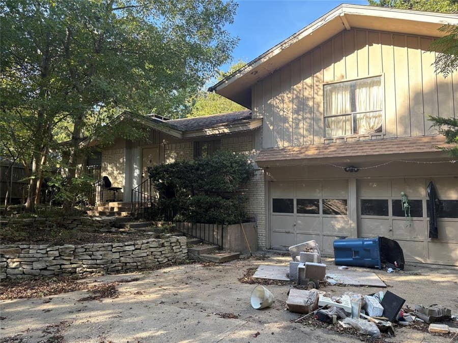 Property photo for 1001 N Cockrell Hill Road, DeSoto, TX