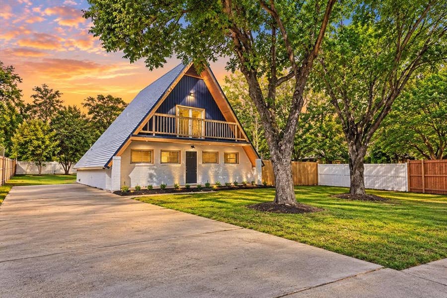 Property photo for 621 Turtledove Lane, Grapevine, TX