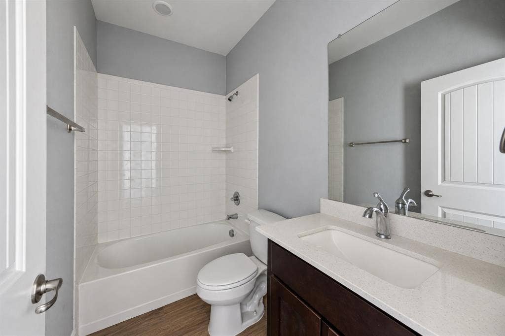 146 Lawndale Lane, Mabank, TX 75147