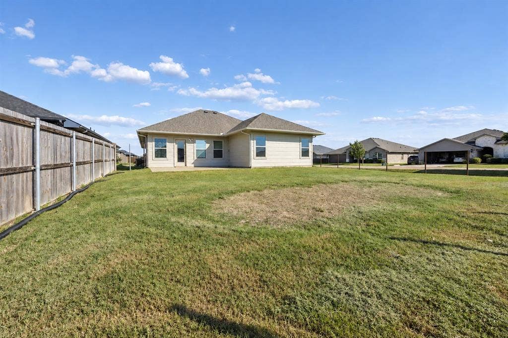 146 Lawndale Lane, Mabank, TX 75147