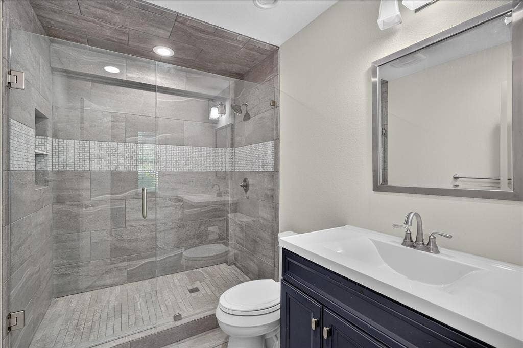 4322 Crowley Drive, Dallas, TX 75229 Full bath