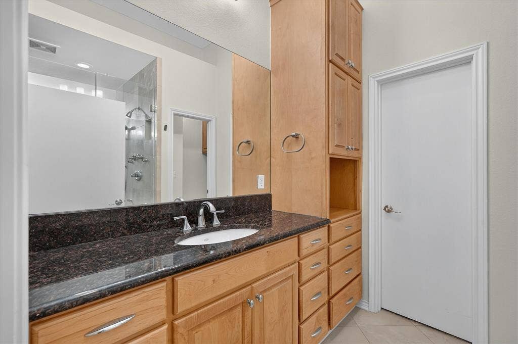 4322 Crowley Drive, Dallas, TX 75229 Primary bath