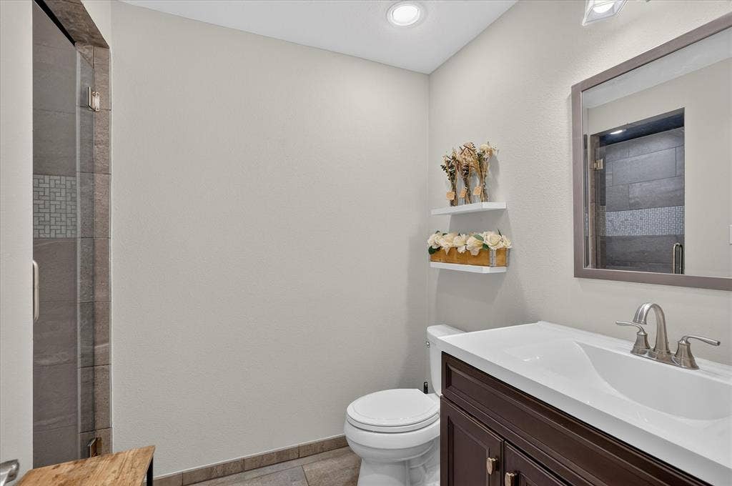 4322 Crowley Drive, Dallas, TX 75229 Full bath