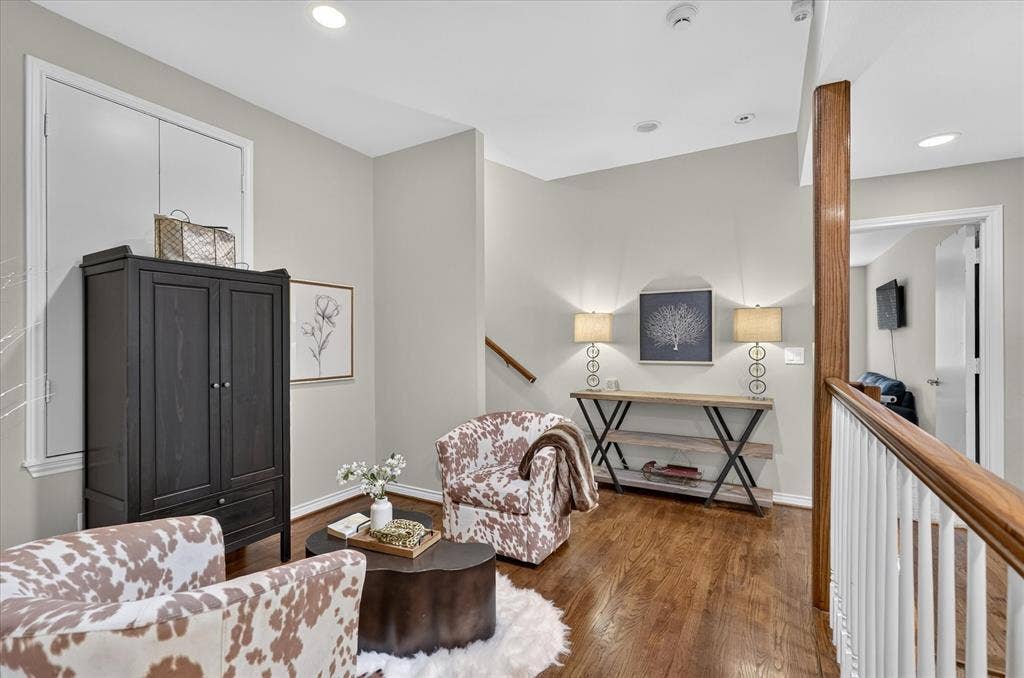 4322 Crowley Drive, Dallas, TX 75229 Flex space