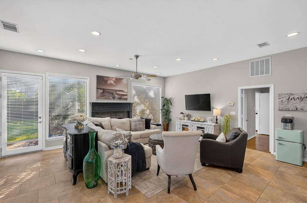 4322 Crowley Drive, Dallas, TX 75229 Family room