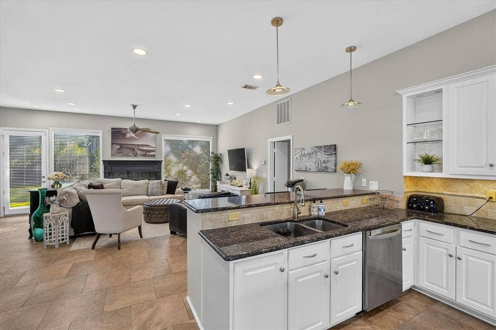 4322 Crowley Drive, Dallas, TX 75229 Kitchen