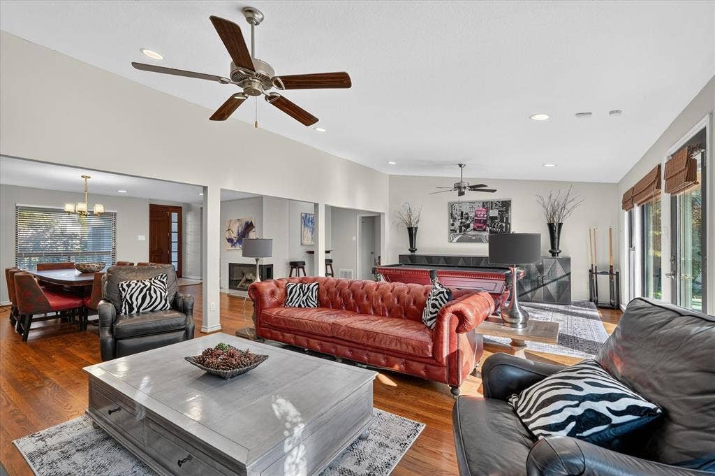 4322 Crowley Drive, Dallas, TX 75229 Living room