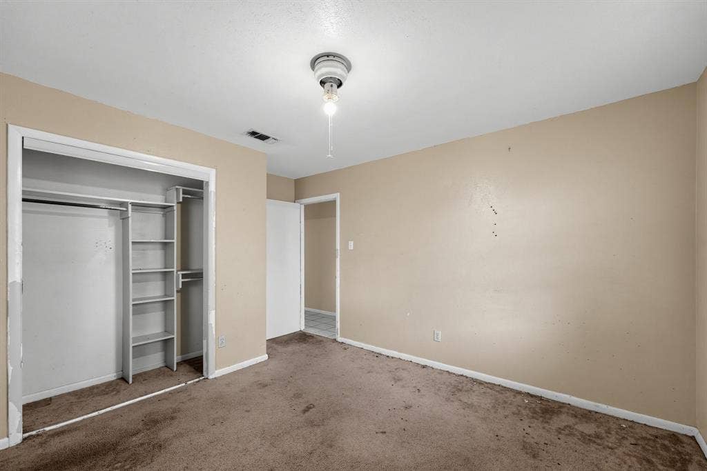 2910 Grove Street, Irving, TX 75060 2910 Grove Street, Irving, TX 75060