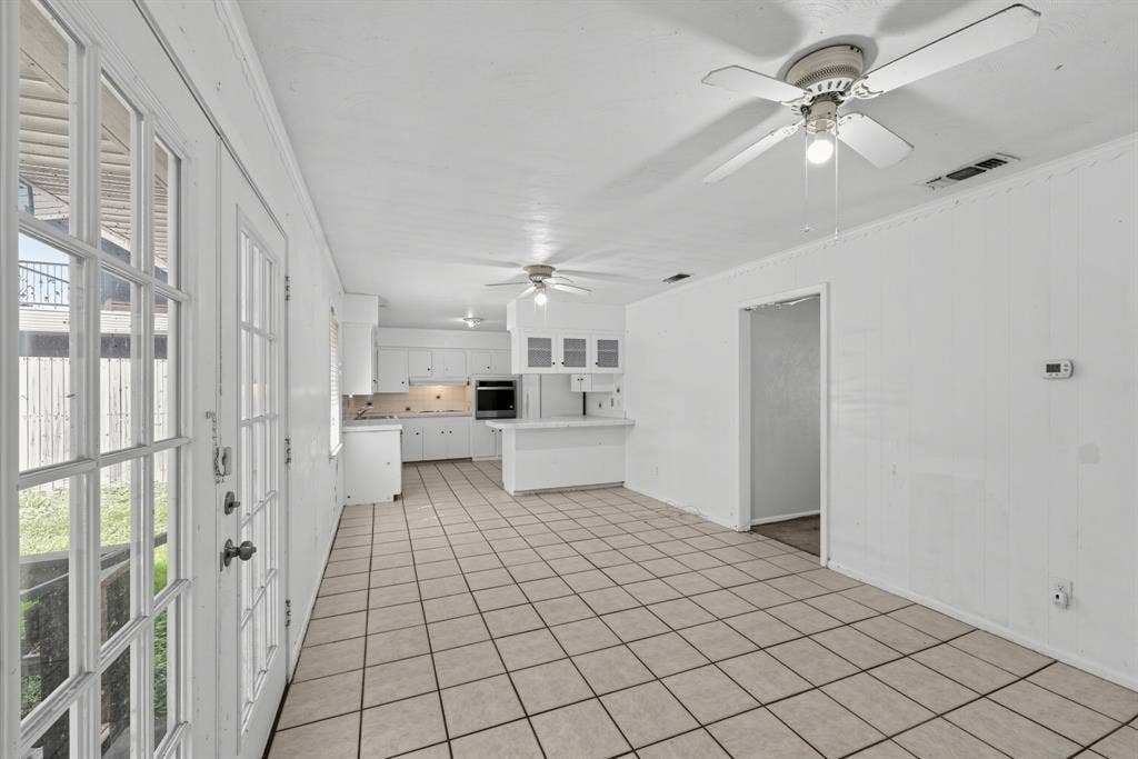 2910 Grove Street, Irving, TX 75060 2910 Grove Street, Irving, TX 75060