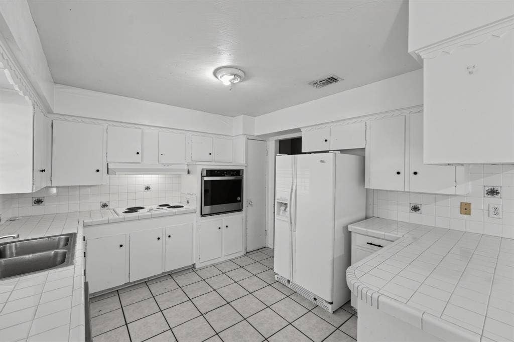 2910 Grove Street, Irving, TX 75060 2910 Grove Street, Irving, TX 75060