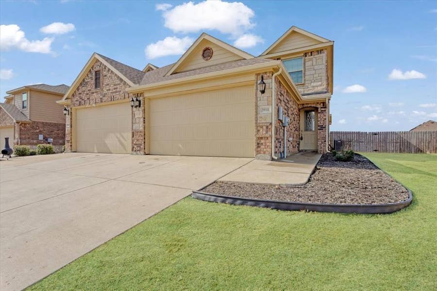 Property photo for 3910 Ashton Drive, Sanger, TX