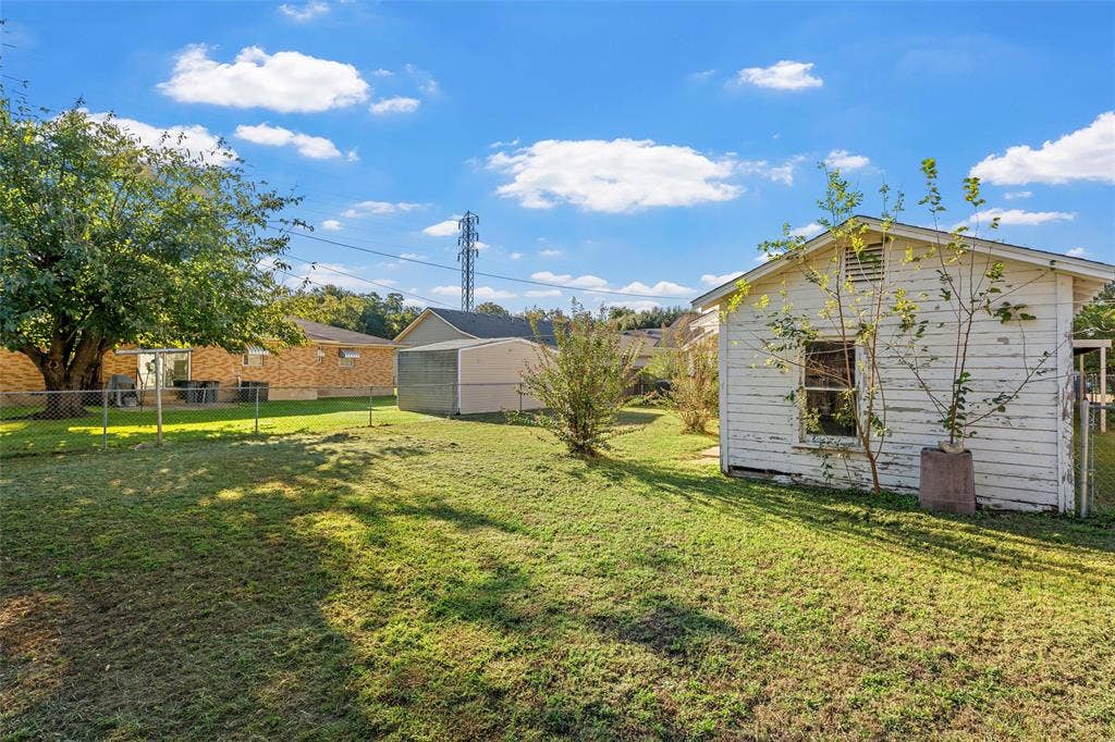 302 W Elm Street, West, TX 76691