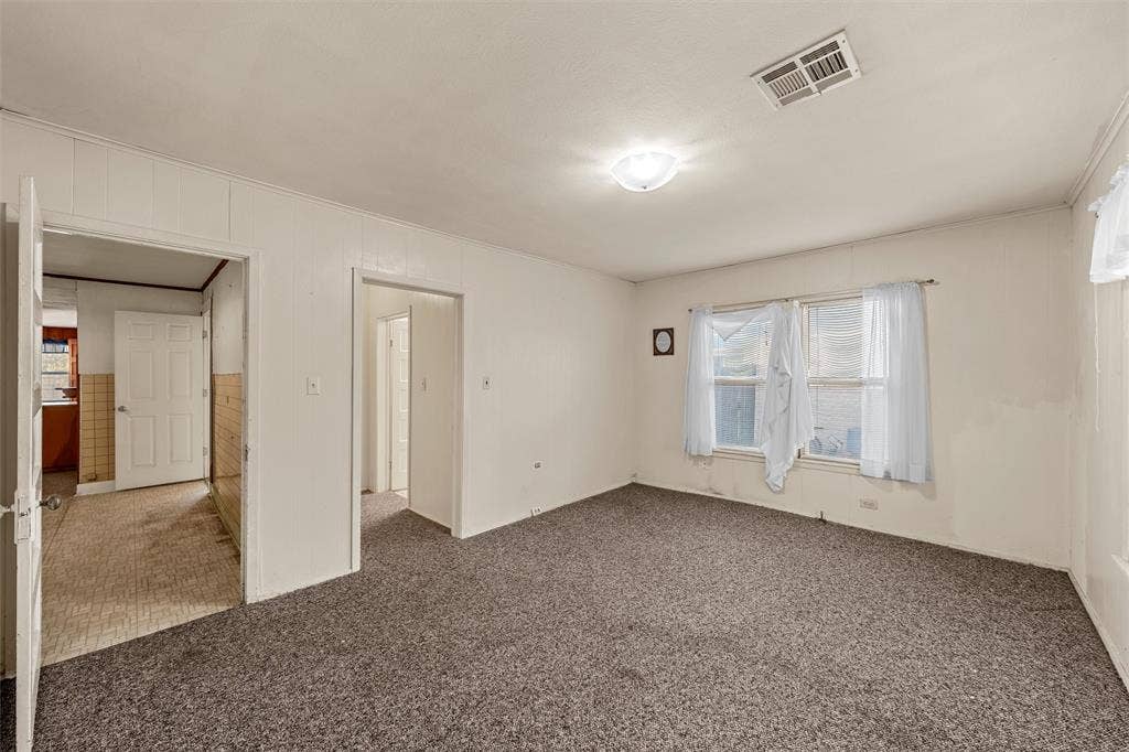 302 W Elm Street, West, TX 76691