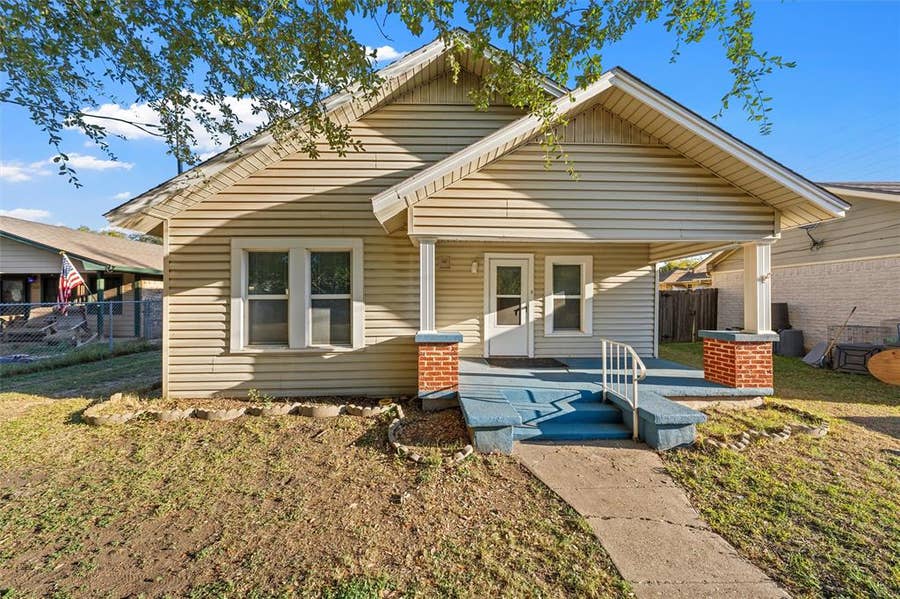 Property photo for 302 W Elm Street, West, TX