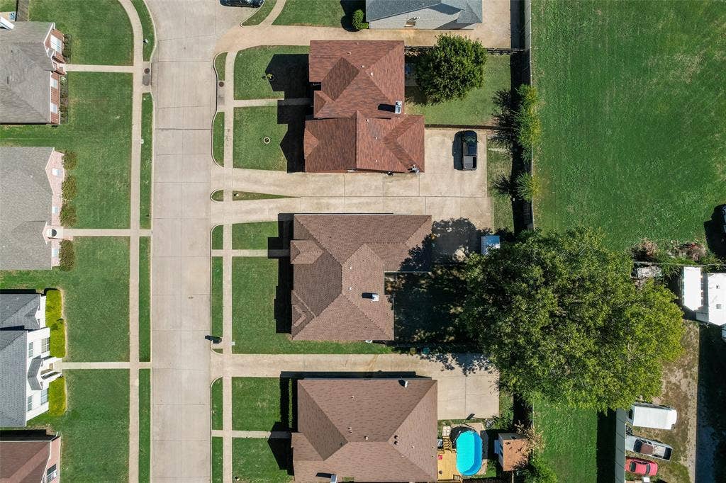 412 Overland Trail, Cedar Hill, TX 75104 Aerial perspective featuring a residential lot with a concrete driveway and an inground swimming pool
