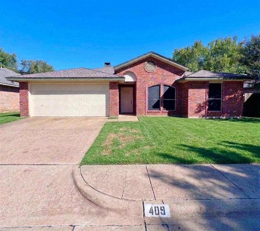 Property photo for 409 Mara Lane, Red Oak, TX