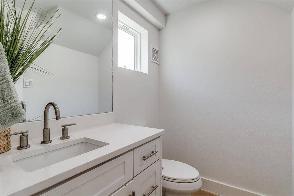 4701 San Jacinto Street, #101, Dallas, TX 75204 4701 San Jacinto Street, #101, Dallas, TX 75204