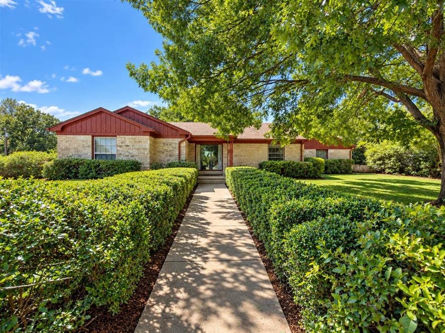 Property photo for 2532 Glencrest Drive, Fort Worth, TX