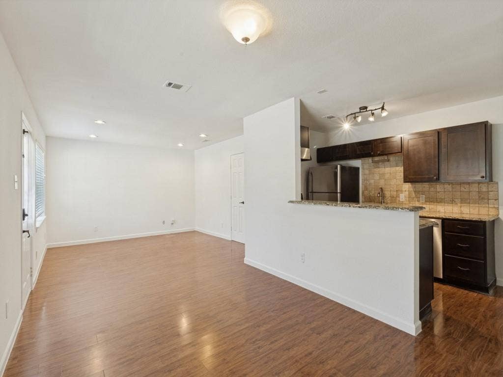 329 N Cottonwood Drive, Richardson, TX 75080 329 N Cottonwood Drive, Richardson, TX 75080
