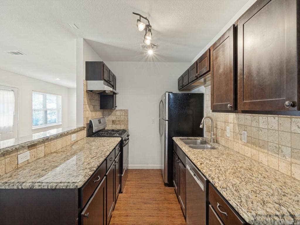 329 N Cottonwood Drive, Richardson, TX 75080 329 N Cottonwood Drive, Richardson, TX 75080