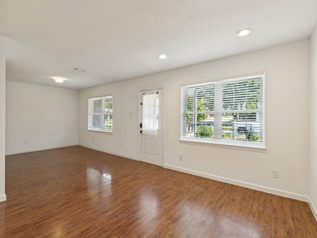 329 N Cottonwood Drive, Richardson, TX 75080 329 N Cottonwood Drive, Richardson, TX 75080