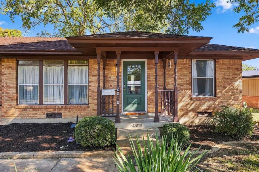 Property photo for 2810 Bonnie View Road, Dallas, TX
