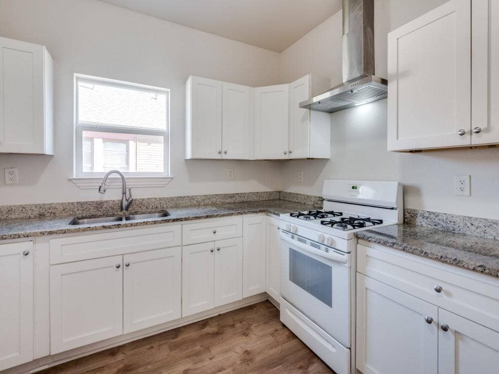 2300 Dathe Street, Dallas, TX 75215 2300 Dathe Street, Dallas, TX 75215