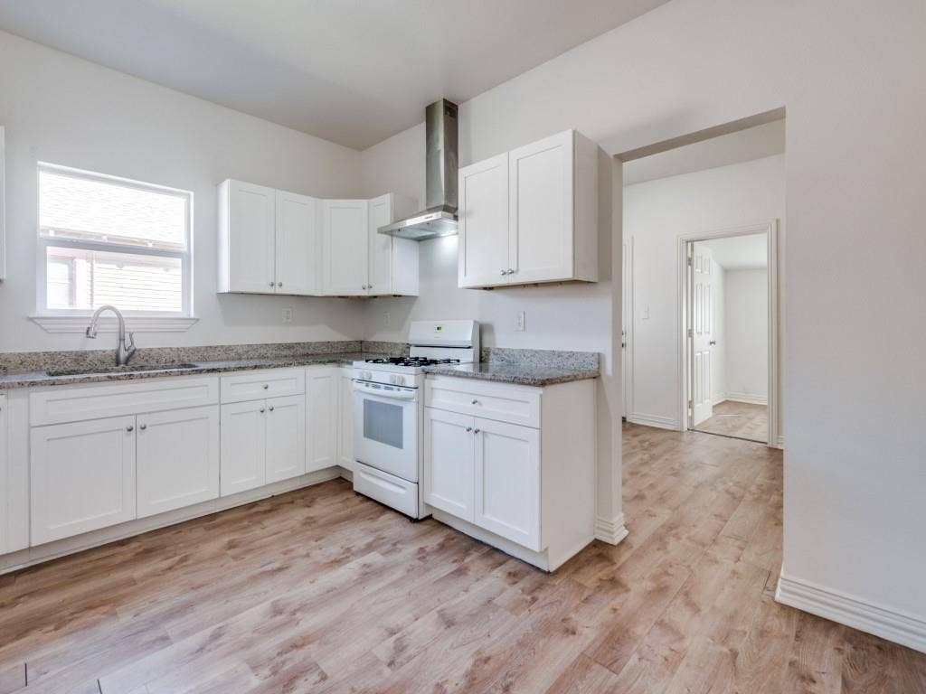 2300 Dathe Street, Dallas, TX 75215 2300 Dathe Street, Dallas, TX 75215