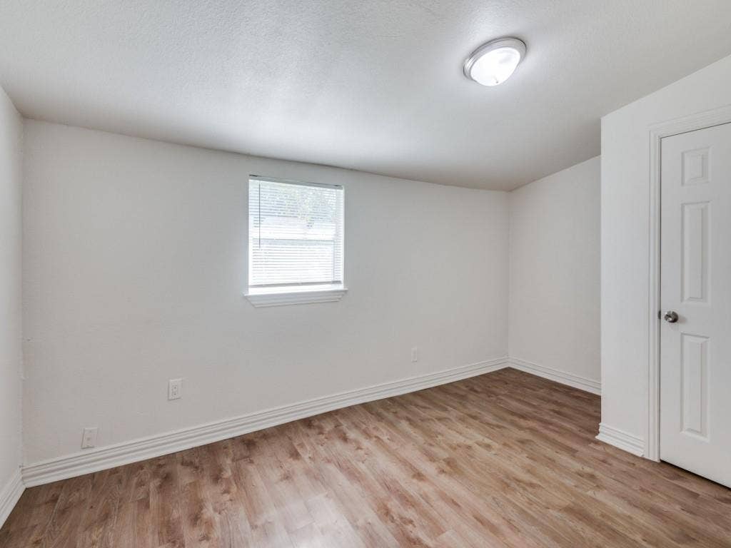 2300 Dathe Street, Dallas, TX 75215 2300 Dathe Street, Dallas, TX 75215