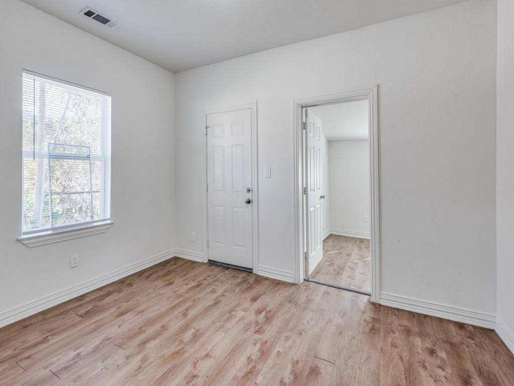2300 Dathe Street, Dallas, TX 75215 2300 Dathe Street, Dallas, TX 75215
