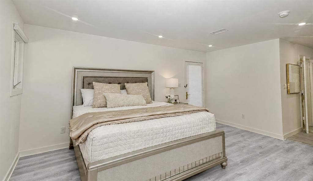 13936 Tanglewood Place, Farmers Branch, TX 75234 Primary Bedroom suite featuring wood-finish flooring, recessed lighting, and a neutral color palette