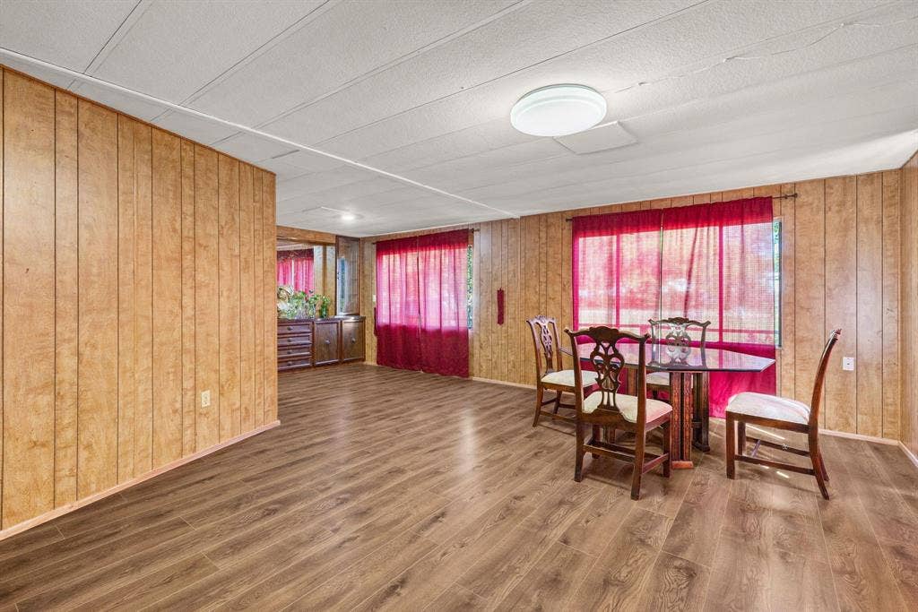 10830 Paradise Lane, Wills Point, TX 75169 Extended dining room area can work as second living room!