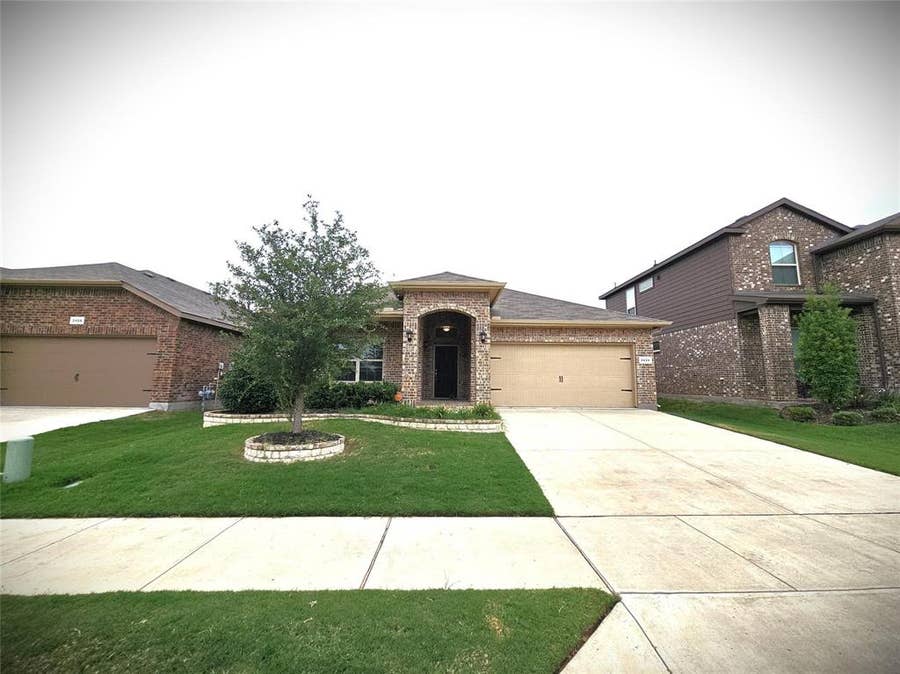 Property photo for 2424 Clay Creek Lane, Fort Worth, TX