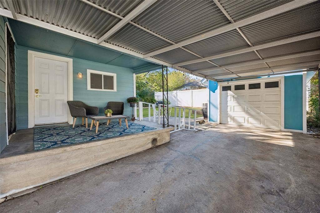 1027 Eldorado Avenue, Dallas, TX 75208 Carport and Large 1 Car Garage. Plenty of covered parking